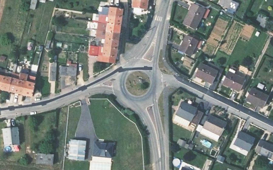 Vue aérienne du Rond-point anonyme n°100884479