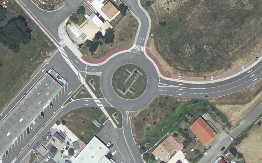 Vue aérienne du Rond-point anonyme n°1008890076