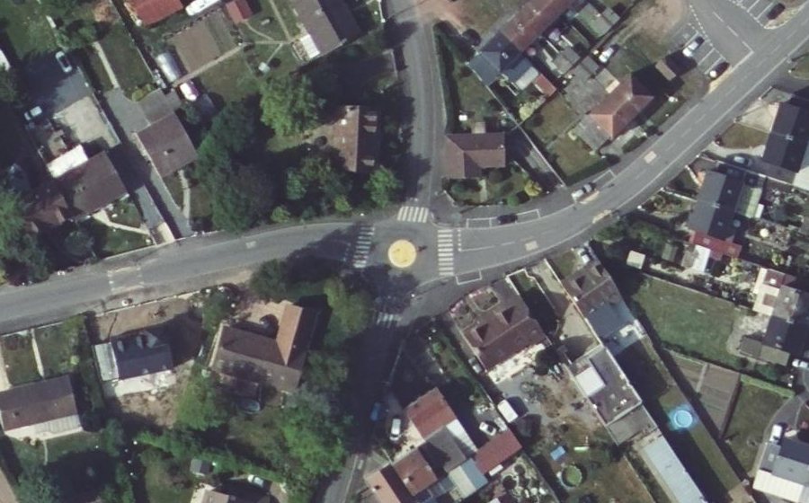 Vue aérienne du Mini-giratoire n°893948374