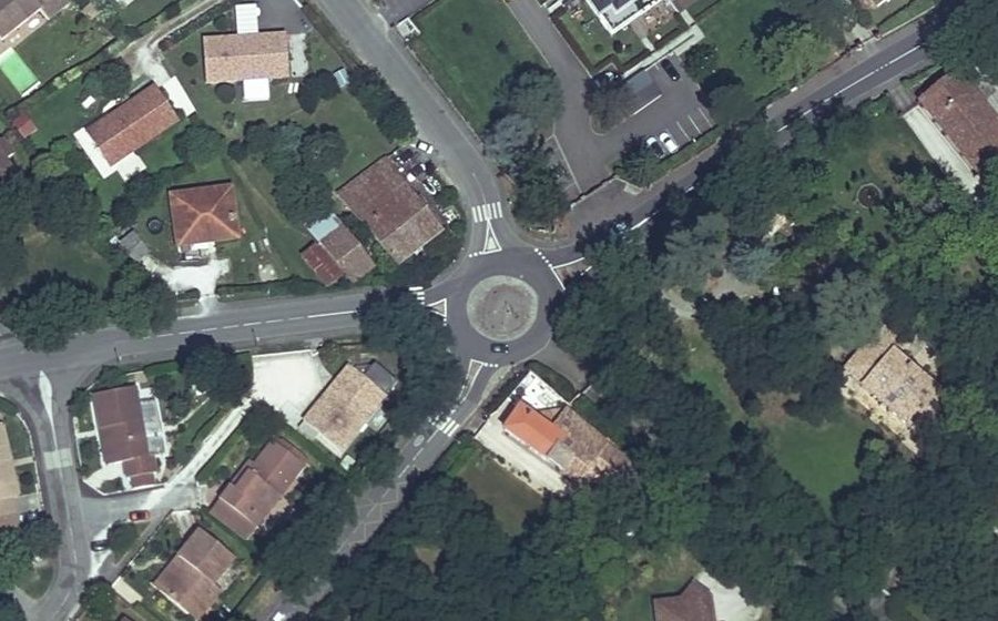 Vue aérienne du Rond-point anonyme n°1009159498