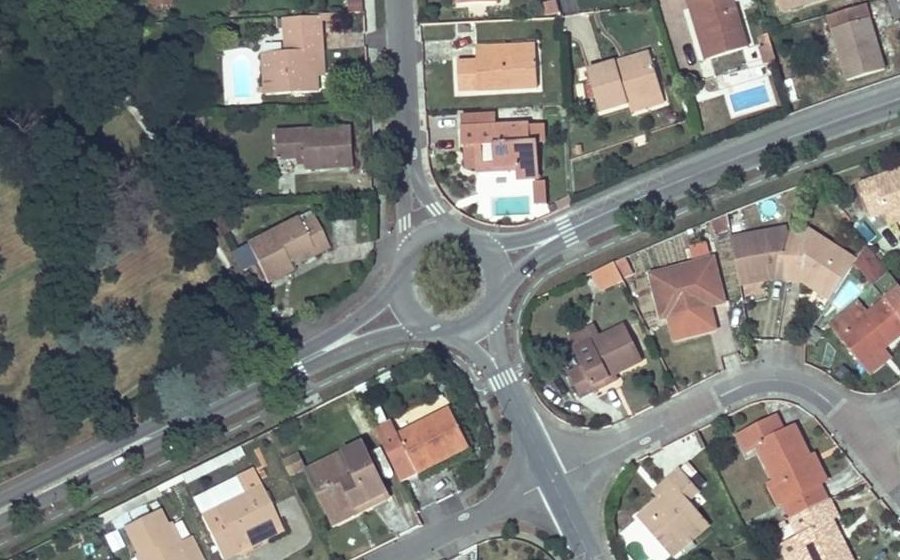 Vue aérienne du Rond-point anonyme n°1009182479