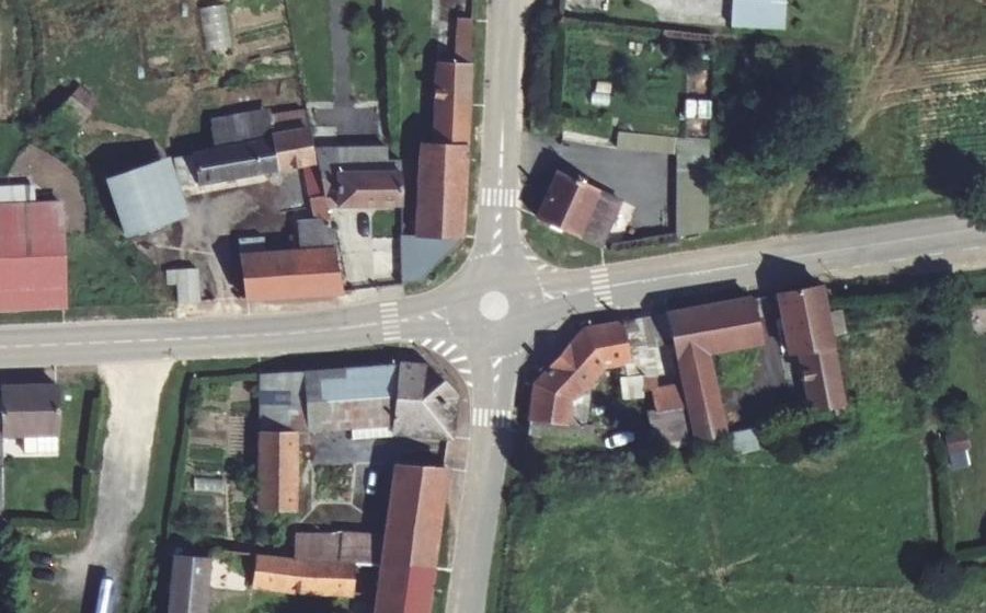 Vue aérienne du Rond-point anonyme n°1009333294