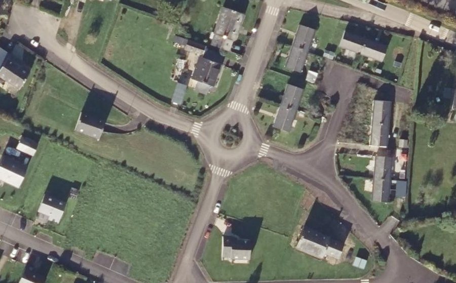 Vue aérienne du Rond-point anonyme n°1009734133