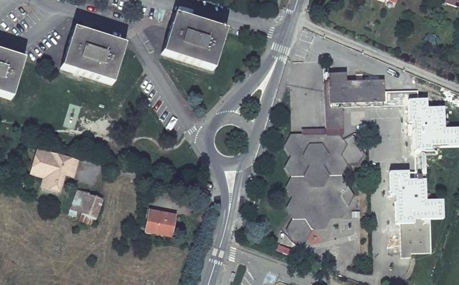 Vue aérienne du Rond-point anonyme n°101005653