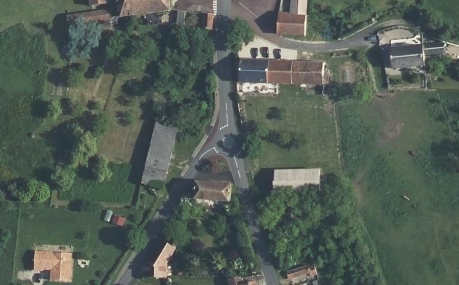 Vue aérienne du Mini-giratoire n°1019665382