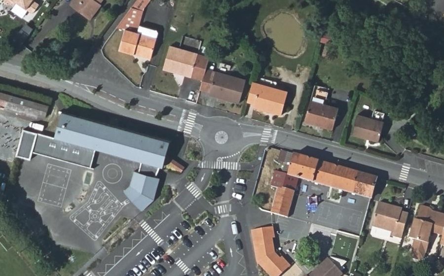 Vue aérienne du Mini-giratoire n°1024844713