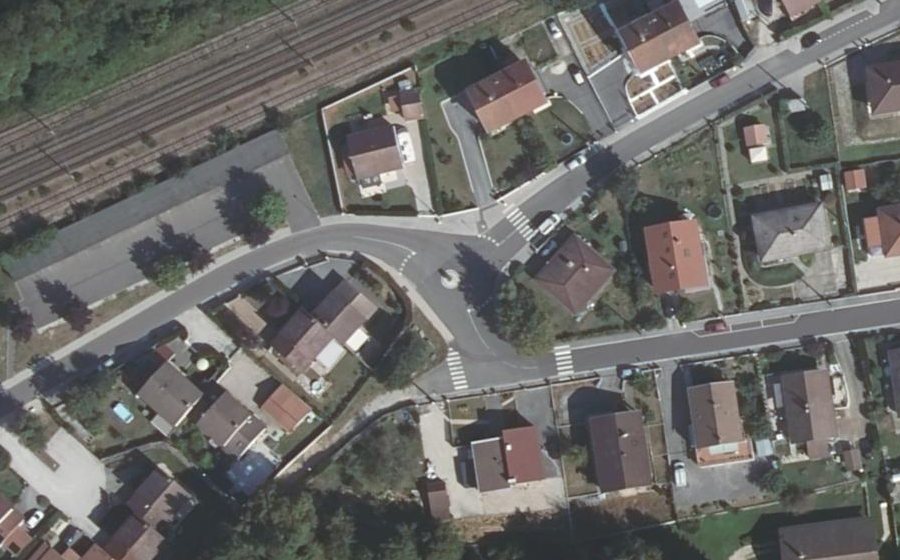 Vue aérienne du Mini-giratoire n°1024978549