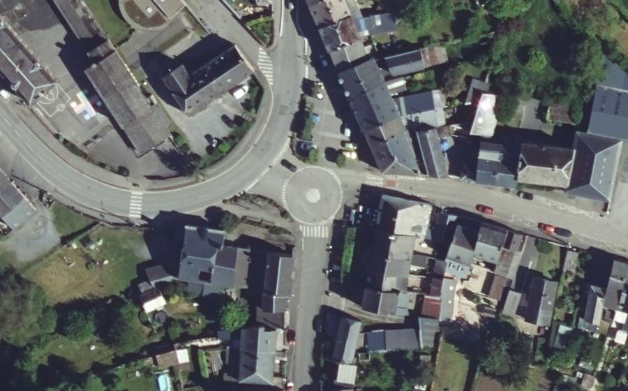 Vue aérienne du Mini-giratoire n°1030873486