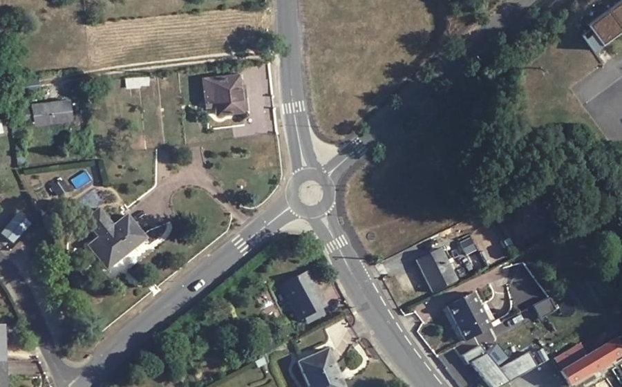 Vue aérienne du Mini-giratoire n°1033793197