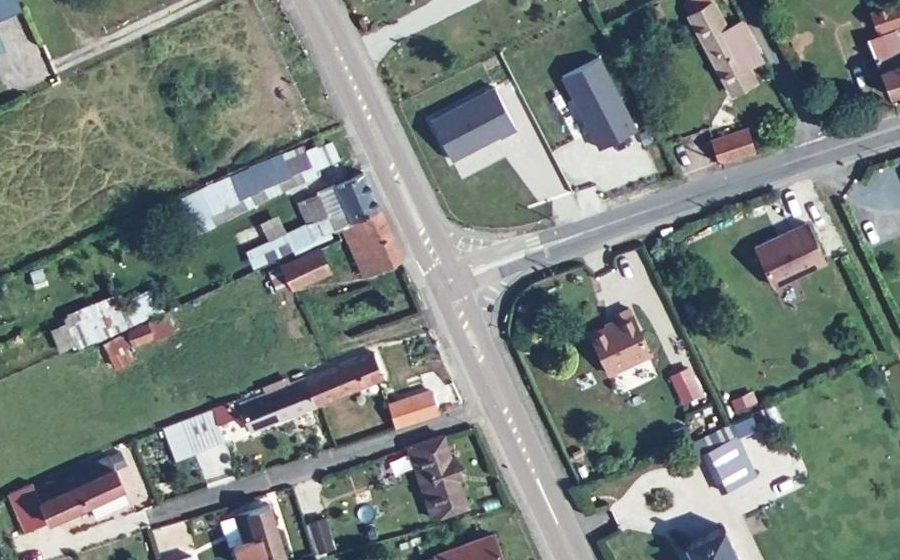 Vue aérienne du Mini-giratoire n°1037676097