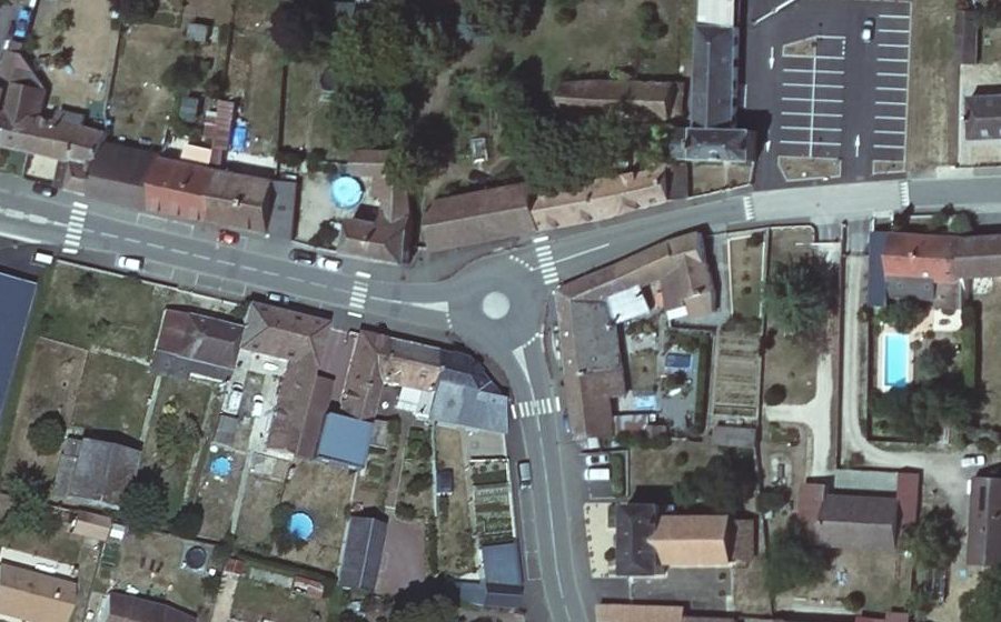 Vue aérienne du Mini-giratoire n°1042813528