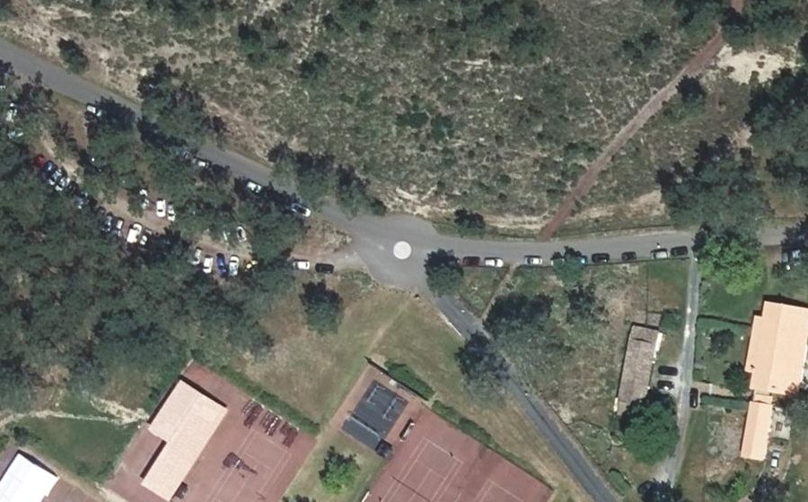Vue aérienne du Mini-giratoire n°1042861596