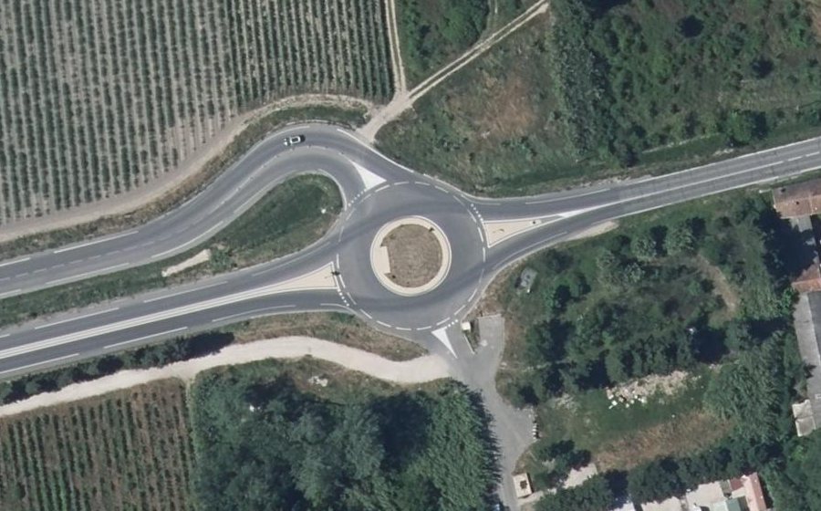 Vue aérienne du Rond-point anonyme n°1010492177