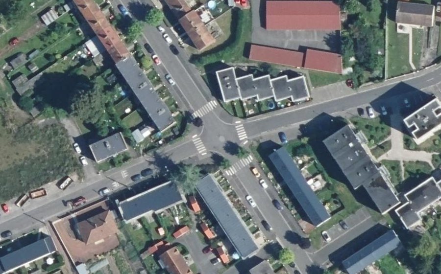Vue aérienne du Mini-giratoire n°1049373786