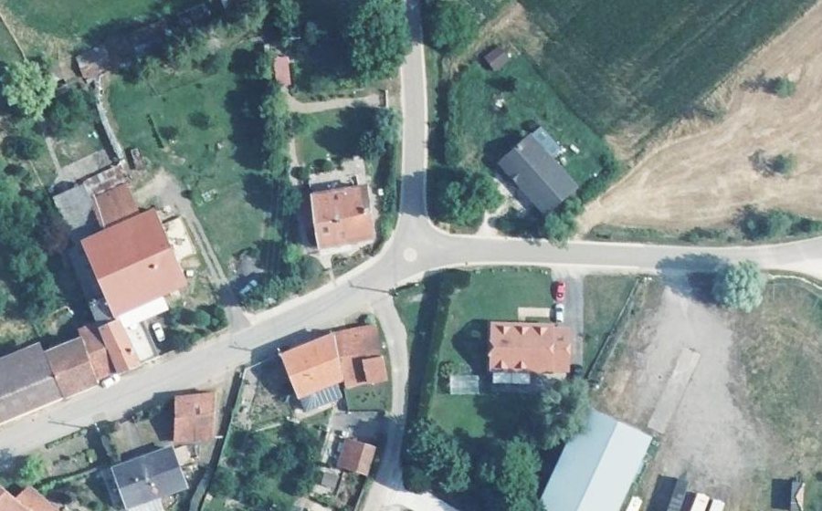 Vue aérienne du Mini-giratoire n°1058780295