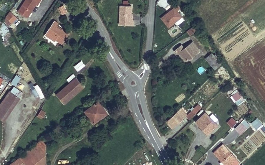 Vue aérienne du Mini-giratoire n°1062380955