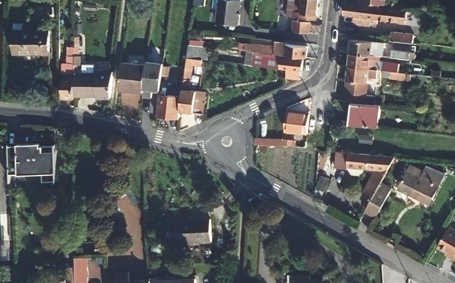 Vue aérienne du Mini-giratoire n°1064275058