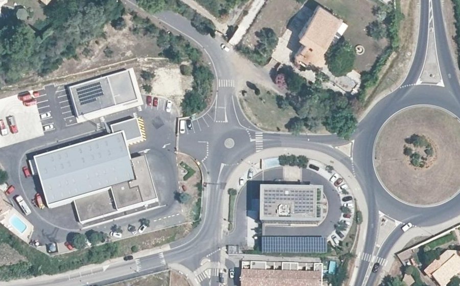 Vue aérienne du Mini-giratoire n°1066224778