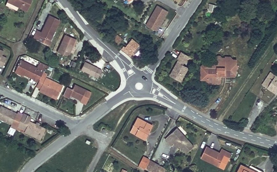 Vue aérienne du Mini-giratoire n°1066383158