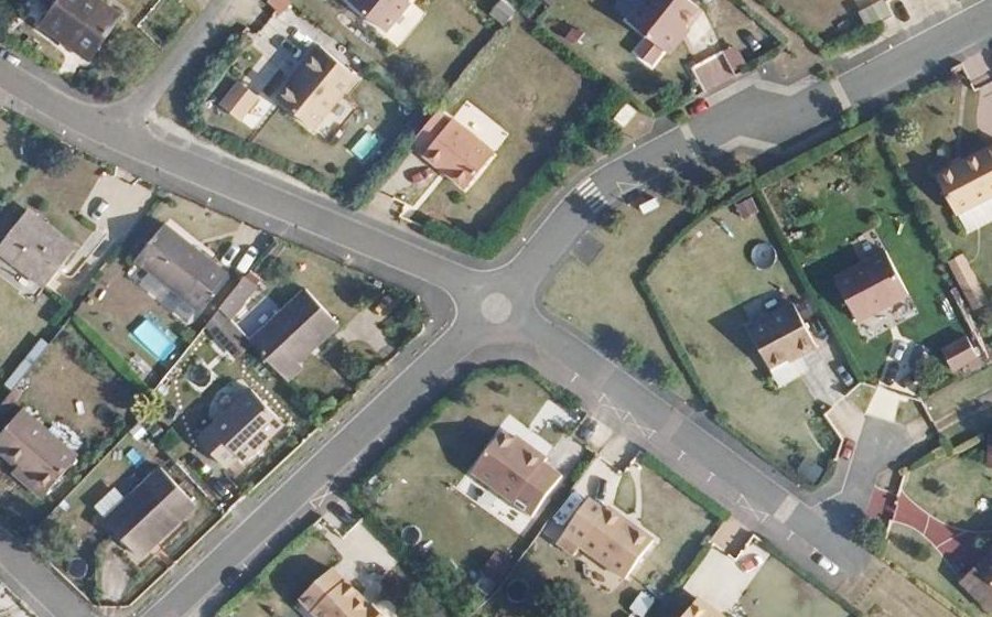 Vue aérienne du Mini-giratoire n°1066486773