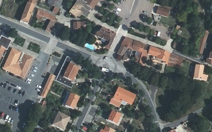 Vue aérienne du Mini-giratoire n°1067722648