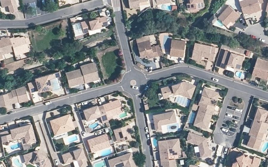 Vue aérienne du Mini-giratoire n°1067745548