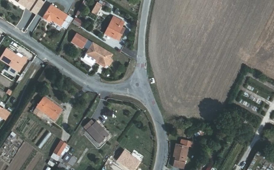 Vue aérienne du Mini-giratoire n°1067766873