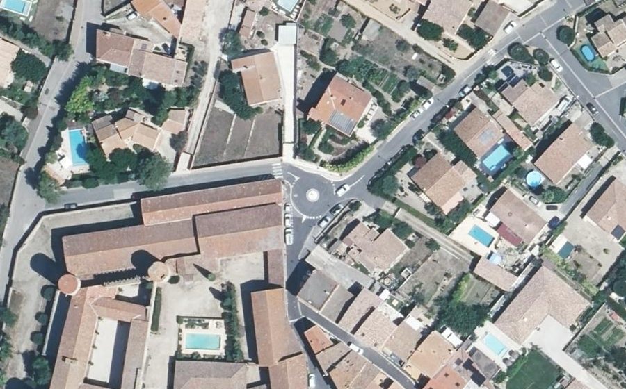 Vue aérienne du Mini-giratoire n°1068404098