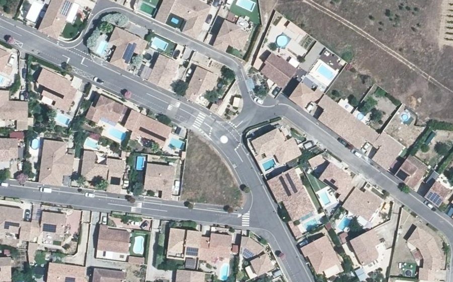 Vue aérienne du Mini-giratoire n°1068404285