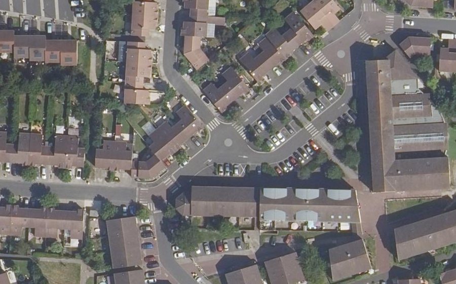 Vue aérienne du Mini-giratoire n°1068583418