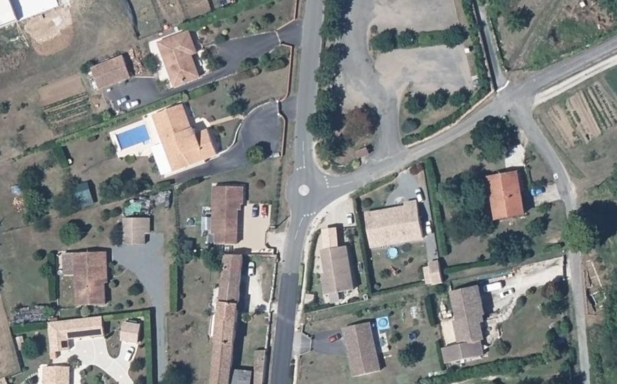 Vue aérienne du Mini-giratoire n°1068822739