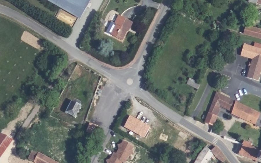 Vue aérienne du Mini-giratoire n°1069237658