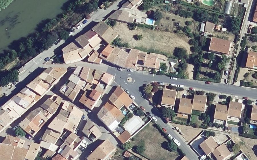 Vue aérienne du Mini-giratoire n°1069274964