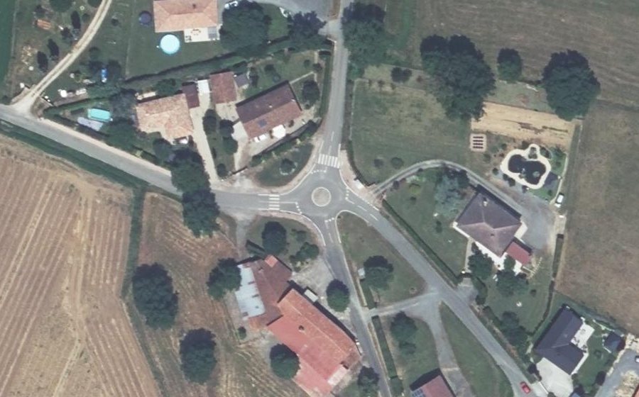 Vue aérienne du Mini-giratoire n°1069520531