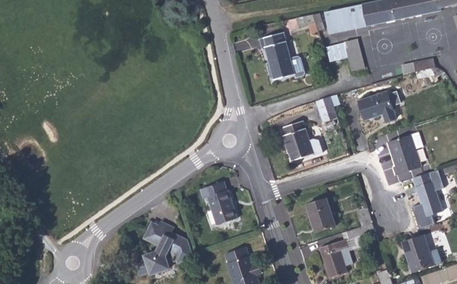 Vue aérienne du Mini-giratoire n°1070763140
