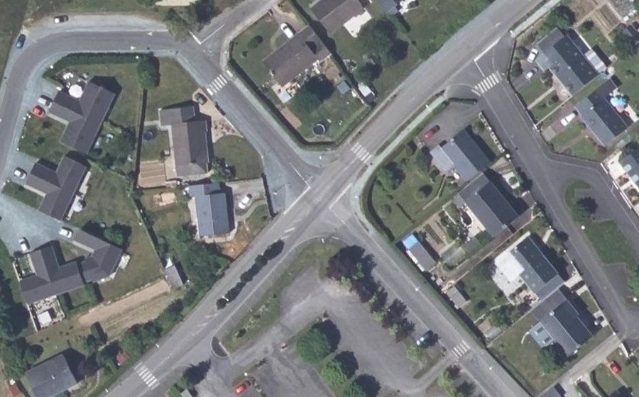 Vue aérienne du Mini-giratoire n°1070763367