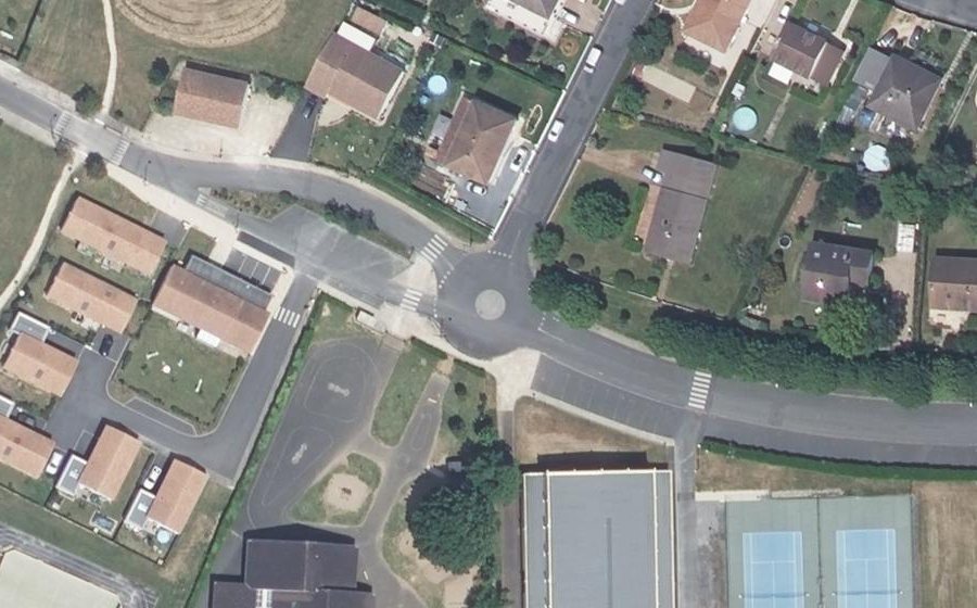 Vue aérienne du Mini-giratoire n°1071638090