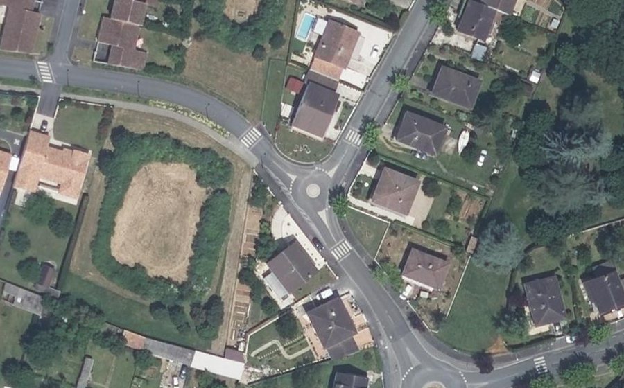 Vue aérienne du Mini-giratoire n°1071640336