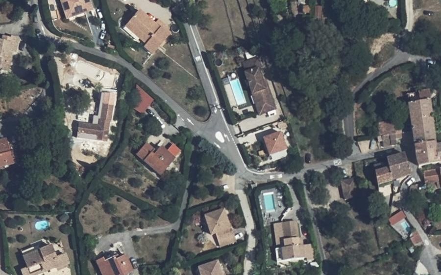 Vue aérienne du Mini-giratoire n°1072429402