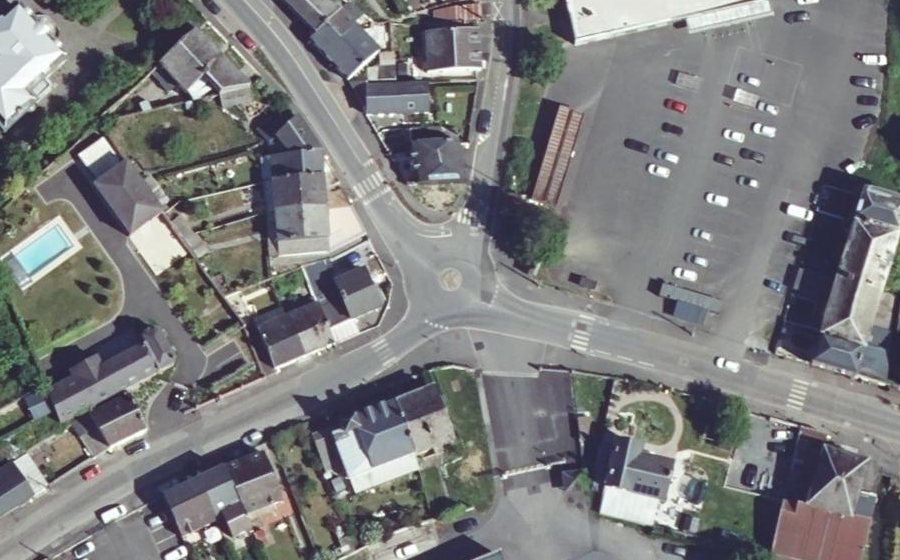 Vue aérienne du Mini-giratoire n°1073379421