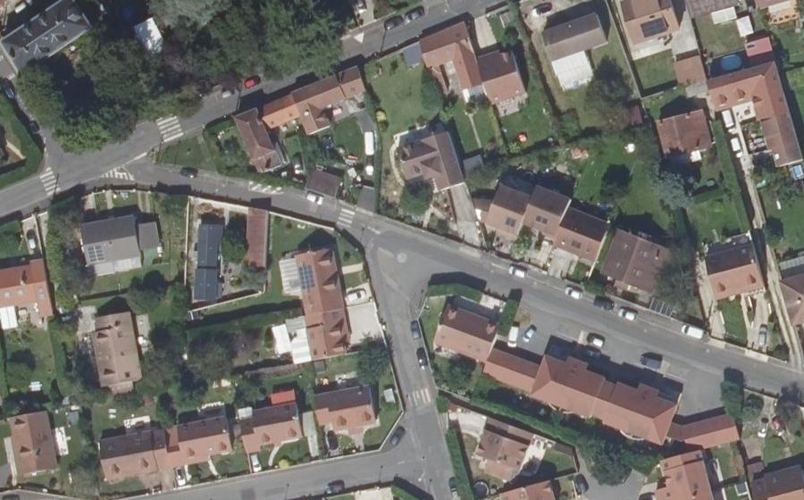 Vue aérienne du Mini-giratoire n°1073670696