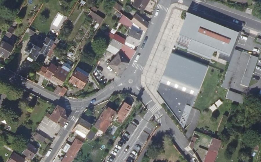Vue aérienne du Mini-giratoire n°1073974375