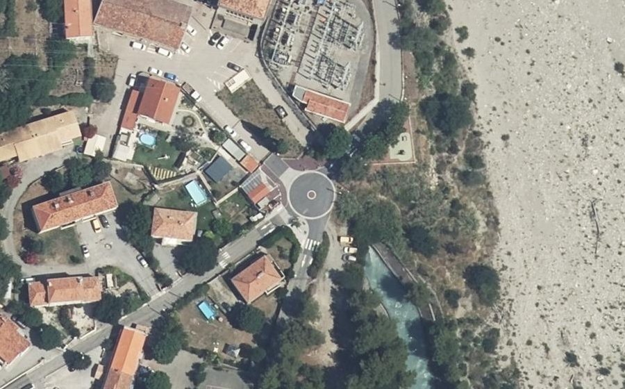 Vue aérienne du Mini-giratoire n°1075139562