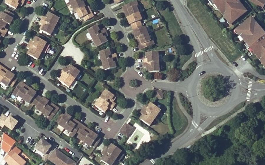 Vue aérienne du Mini-giratoire n°1075377313