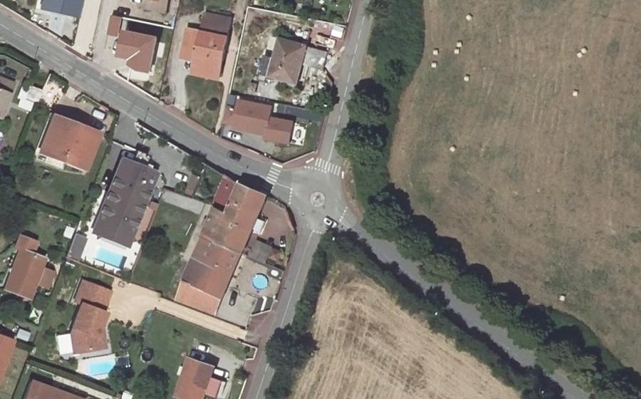 Vue aérienne du Mini-giratoire n°1075920465