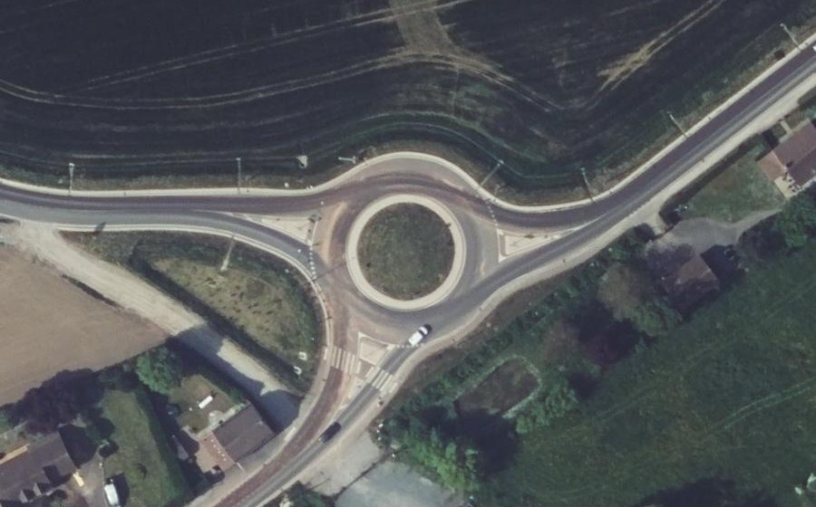 Vue aérienne du Rond-point anonyme n°1010760277