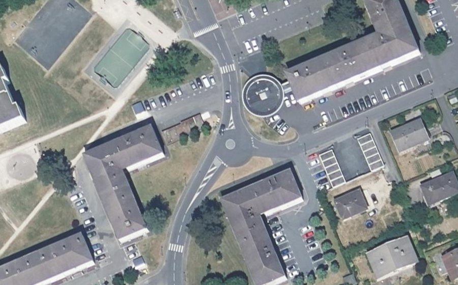 Vue aérienne du Mini-giratoire n°1078744372