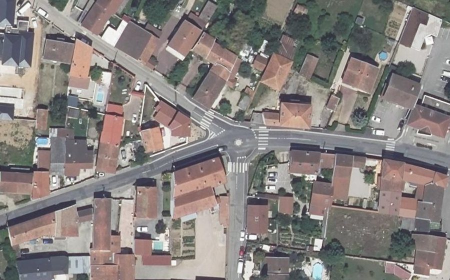 Vue aérienne du Mini-giratoire n°1079864296