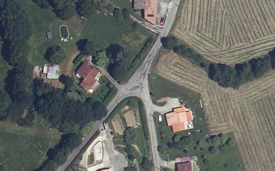 Vue aérienne du Mini-giratoire n°1080448342