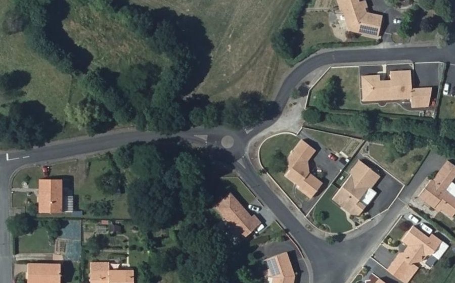 Vue aérienne du Mini-giratoire n°1080951729